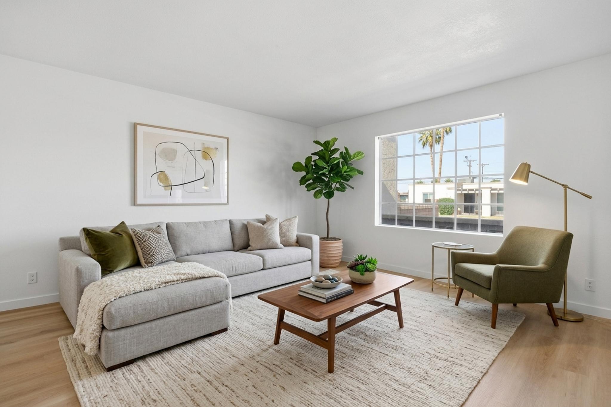 556 N HOBSON PLZ